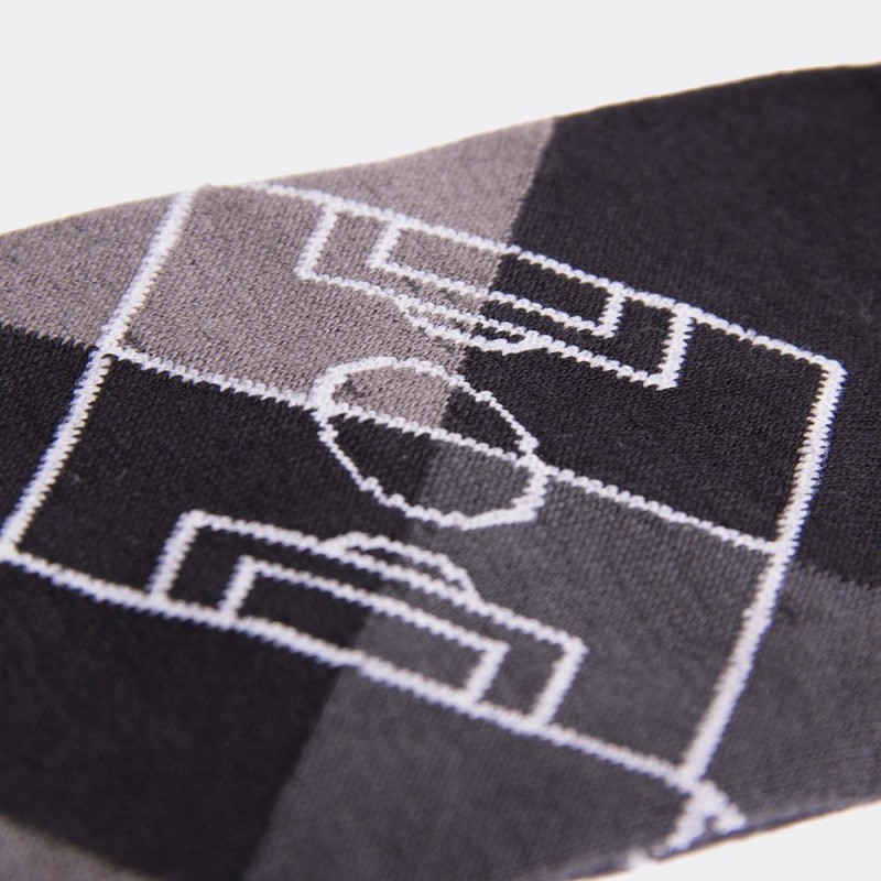 Носки с футбольным принтом Argyle Pitch черно-серые